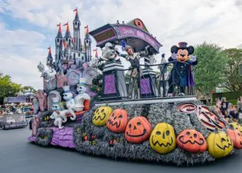 Festas de Halloween Mickey e Oogie Boogie voltam aos parques Disney em agosto