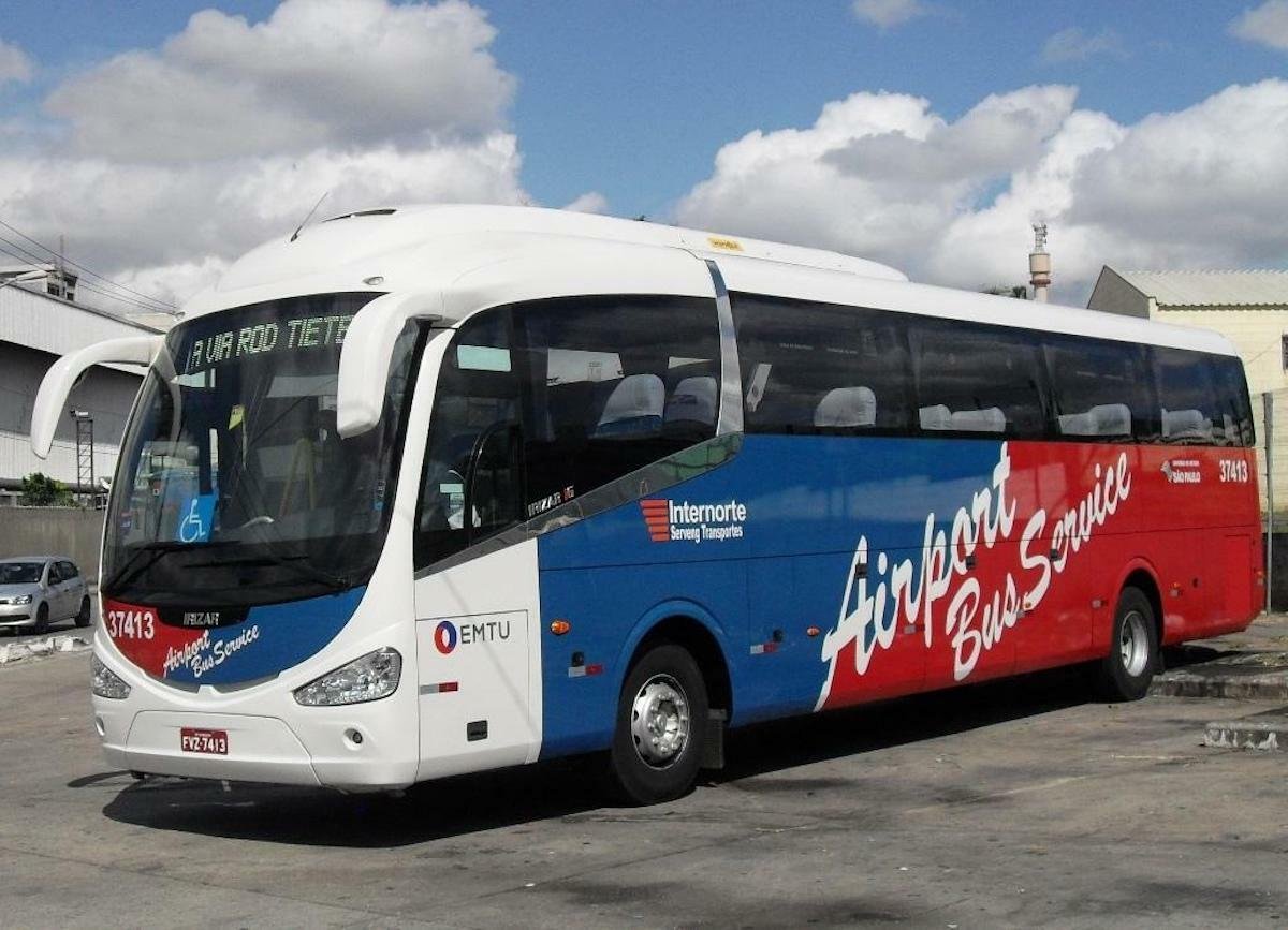 Ônibus executivo da linha 472EX1 da EMTU em São Paulo