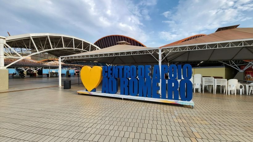 Praça de alimentação no Centro de Apoio ao Romeiro