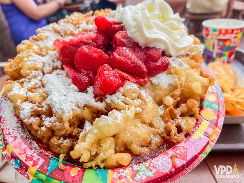 Funnel cake com cobertura de Nutella no Sleepy Hollow da Disney