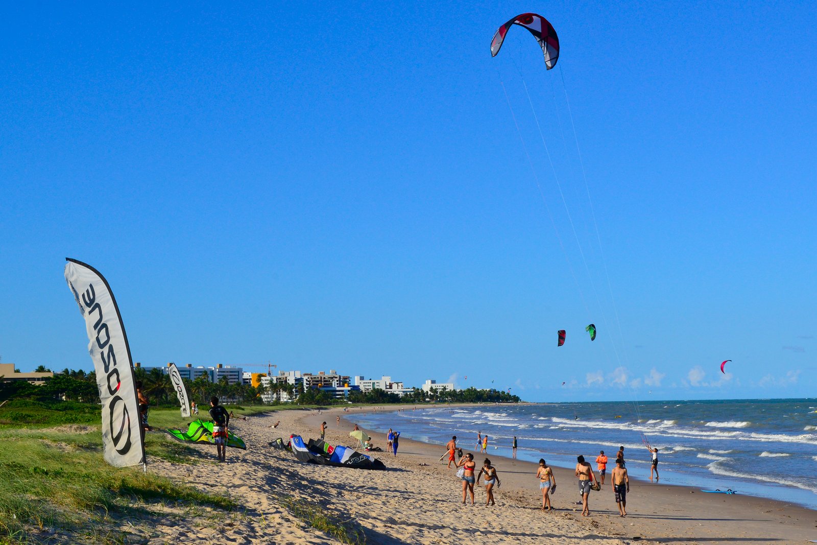 Surfistas na Praia de Intermares