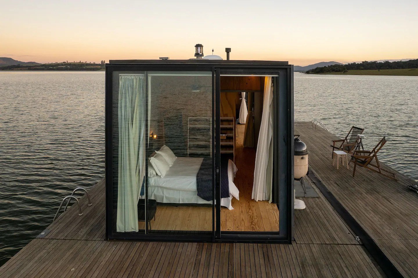 Tiny house flutuante em represa em Joanópolis