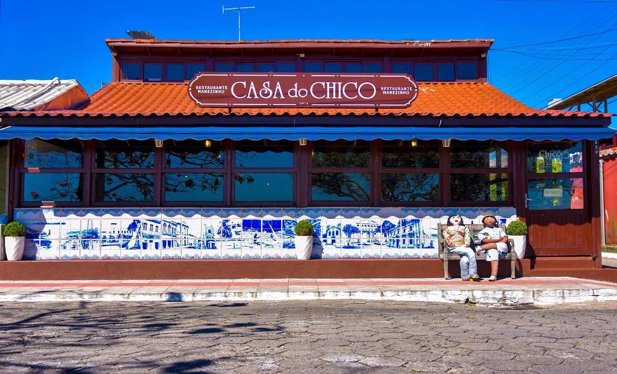 Nossa famosa fachada de frente para a Lagoa da Conceição.