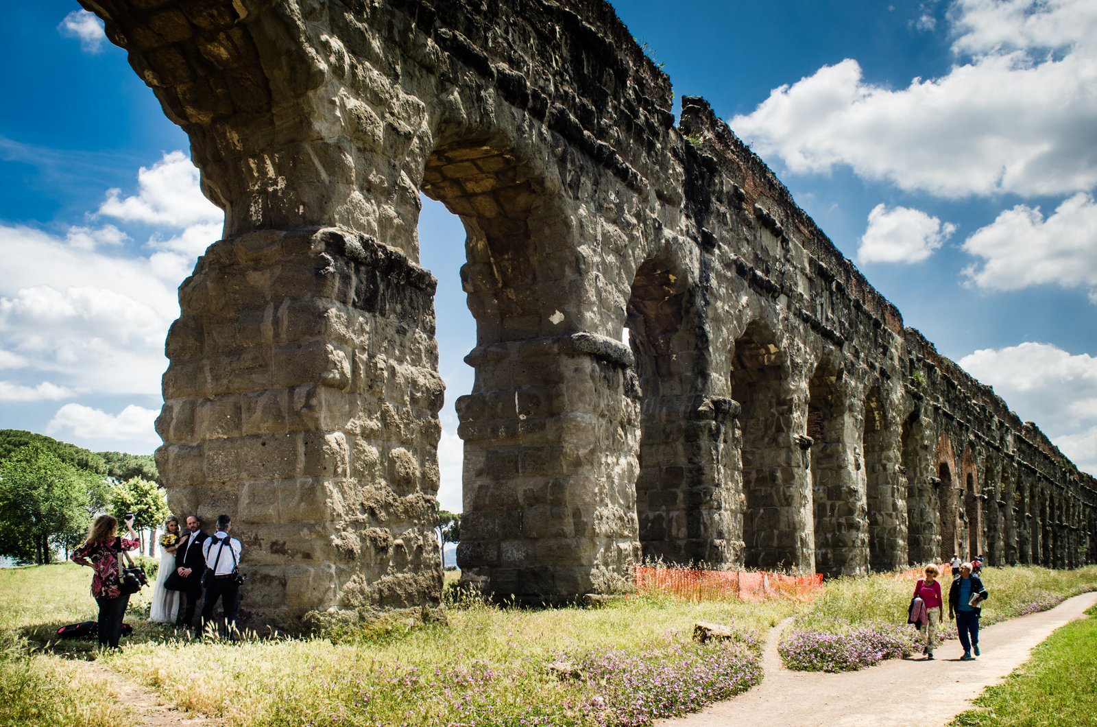 Parco degli Acquedotti com aquedutos romanos, Roma, Itália