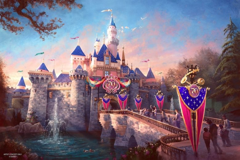 Vista mágica da Disneyland com decoração festiva para os 70 anos