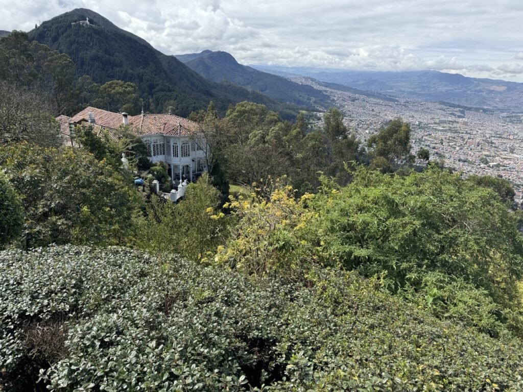 Vista do Monserrate em Bogotá, Colômbia