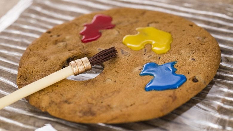 Cookie em forma de paleta de tinta, um clássico do festival.